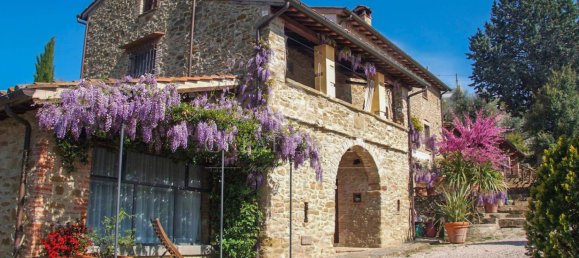 4 bedrooms House in Passignano sul Trasimeno, Italy No. 172566 2