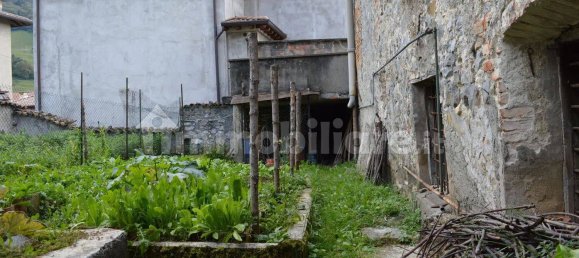 4 bedrooms House in Gandino, Italy No. 341950 9