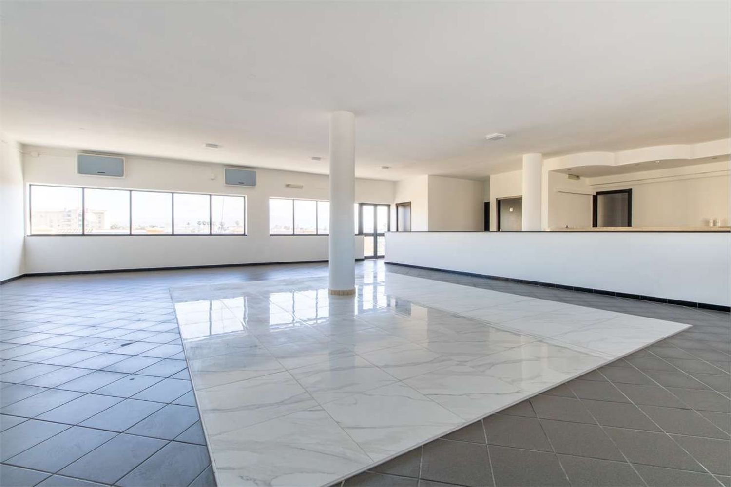 370m² Building in Cagliari, Italy No. 257981