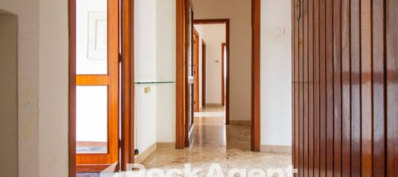 Квартира с 3 спальнями в Сассари, Италия № 290279 22