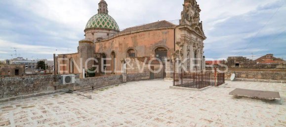 Квартира с 2 спальнями в Лечче, Италия № 129234 4