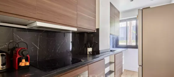 Studio in Paris, France No. 129946 5