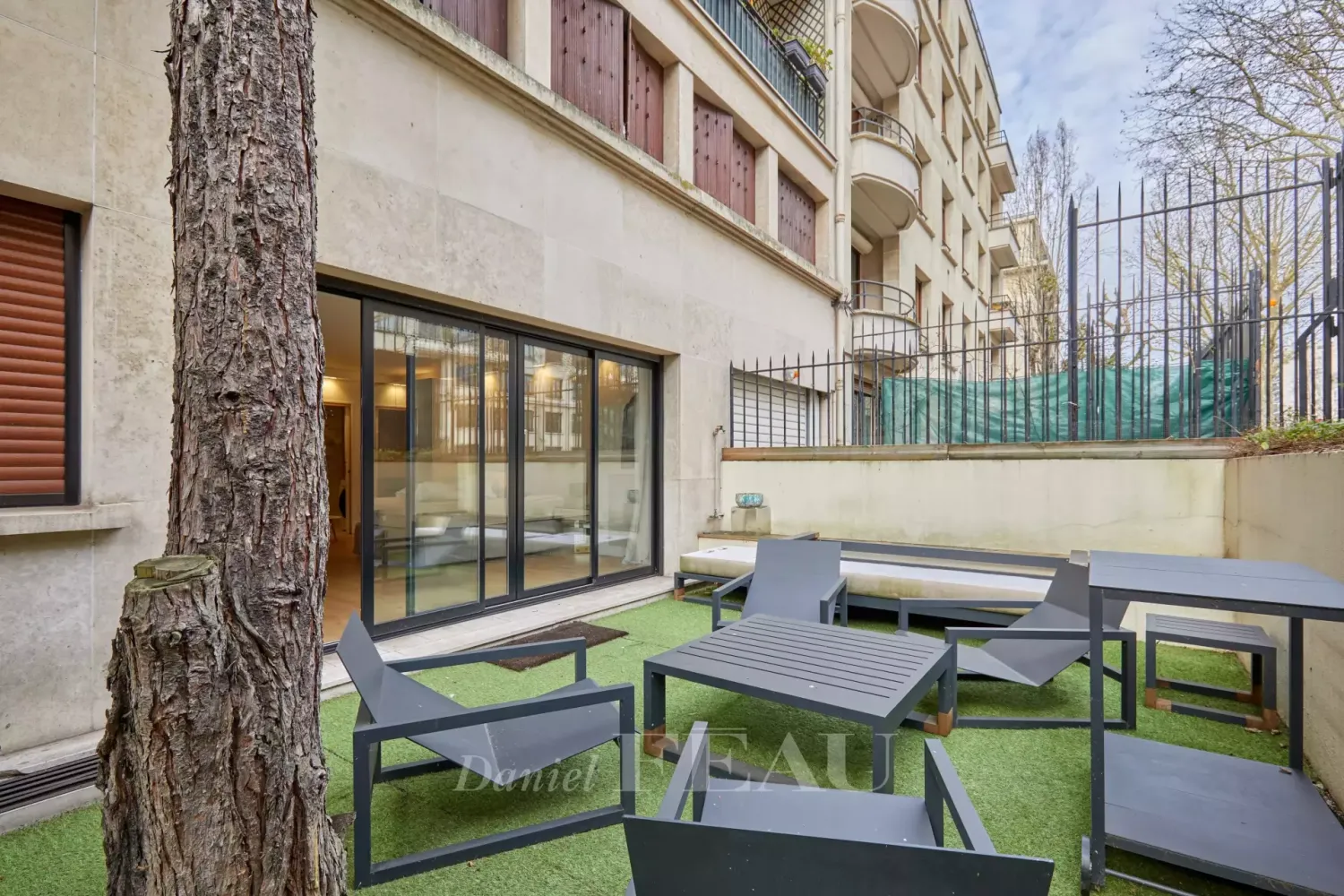 Studio in Paris, France No. 129946