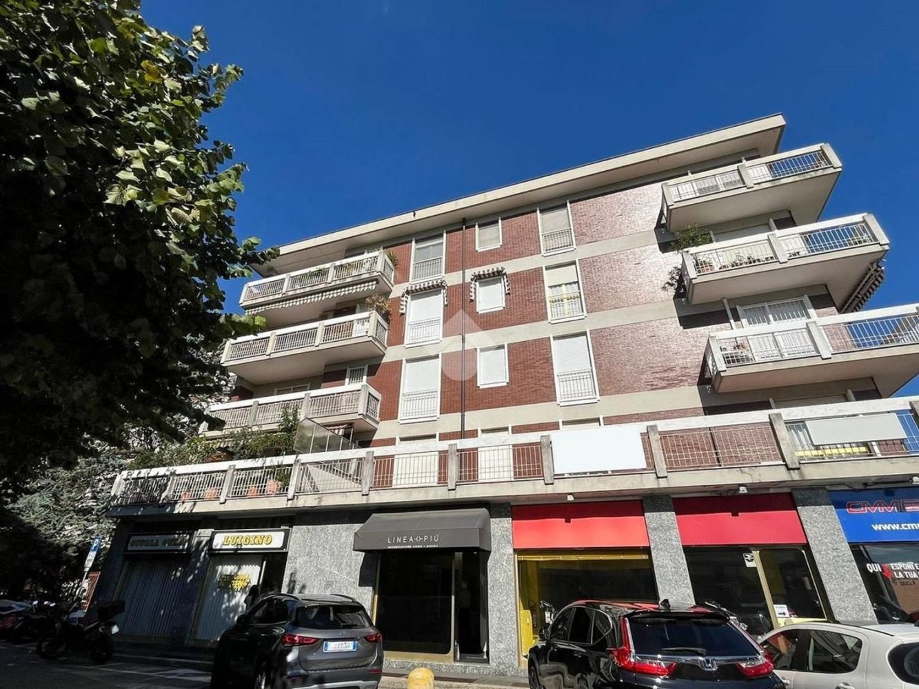 Apartamento de 3 dormitorios en Varese, Italy No. 389426