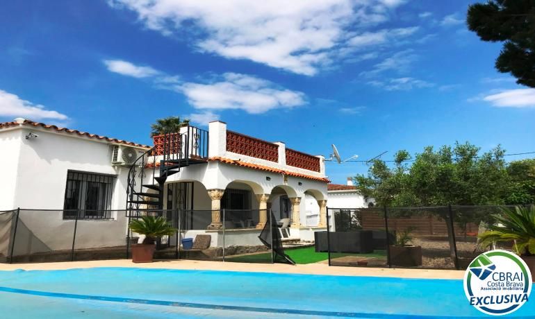 2 bedrooms House in Roses, Spain No. 213571