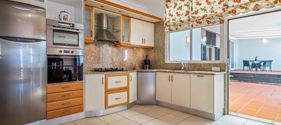 4 bedrooms House in Funchal, Portugal No. 133038 10