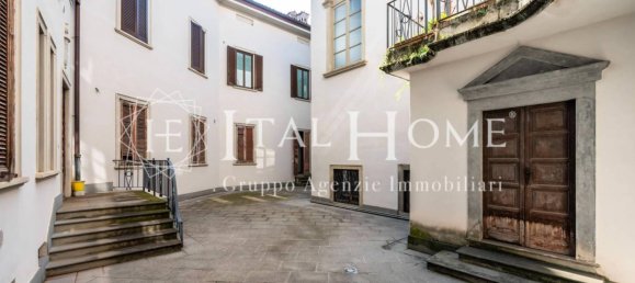 Квартира с 3 спальнями в Бергамо, Италия № 100395 3