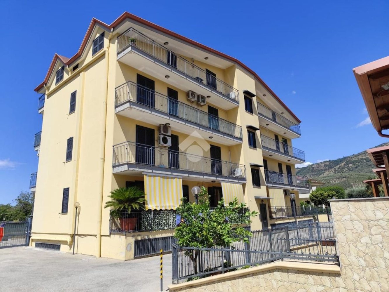 4 غرف نوم شقة في Santa Maria a Vico, Italy رقم 316601