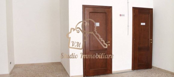 125m² Commercial property in Rome, Italy No. 113076 11