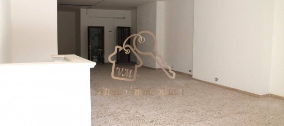 125m² Commercial property in Rome, Italy No. 113076 6