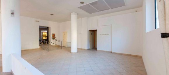 2 rooms Commercial property in Poggibonsi, Italy No. 14251 9