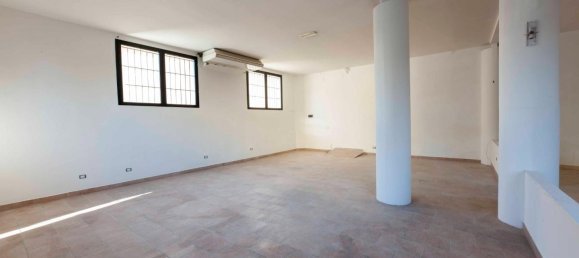 2 rooms Commercial property in Poggibonsi, Italy No. 14251 17