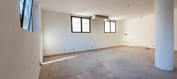 2 rooms Commercial property in Poggibonsi, Italy No. 14251 18