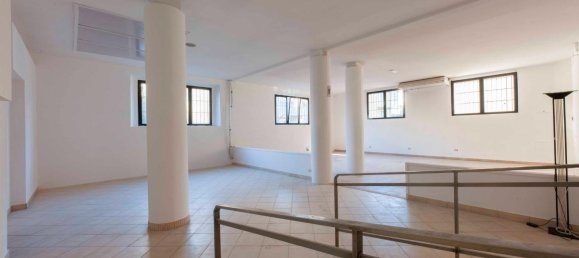 2 rooms Commercial property in Poggibonsi, Italy No. 14251 3