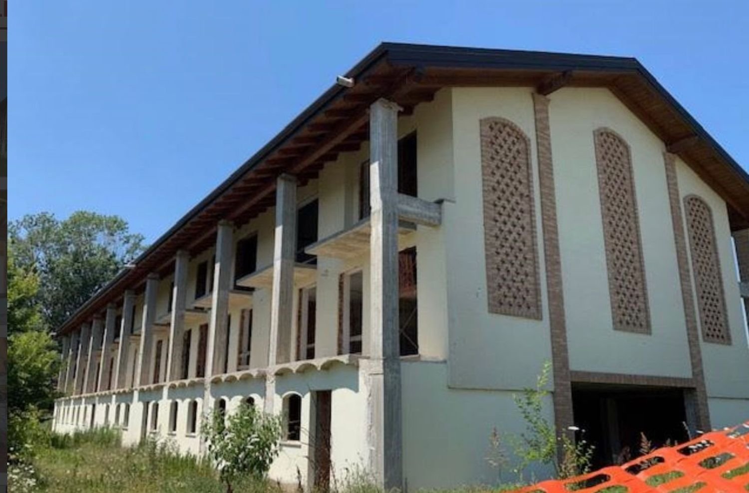 Edificio en Torre d'Isola, Italy 3160 m² No. 116386