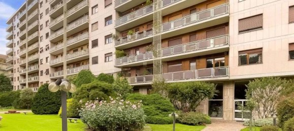 6 rooms Apartment in Turin, Italy No. 40441 4