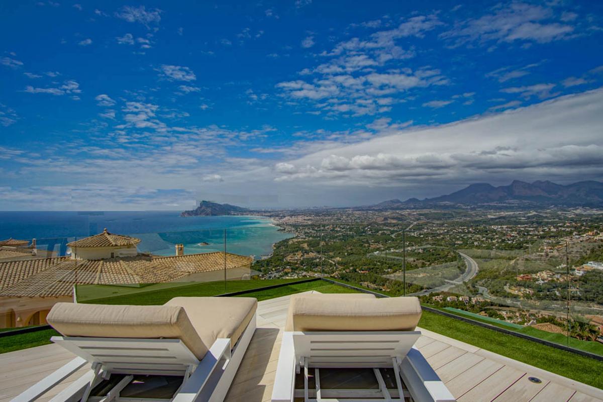 6 bedrooms Villa in Altea, Spain No. 12668