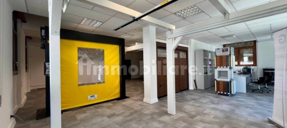 Коммерческая недвижимость с 2 комнатами в Сондрио, Италия № 361442 2