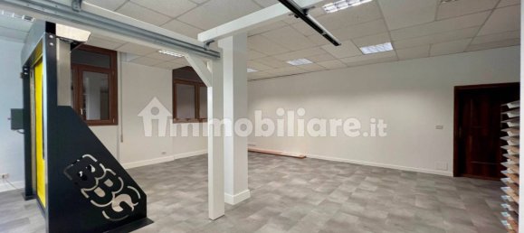 Коммерческая недвижимость с 2 комнатами в Сондрио, Италия № 361442 4