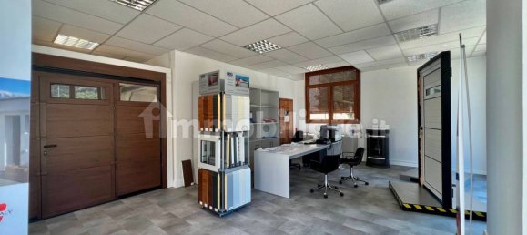 Коммерческая недвижимость с 2 комнатами в Сондрио, Италия № 361442 6