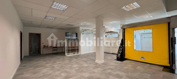 Коммерческая недвижимость с 2 комнатами в Сондрио, Италия № 361442 3