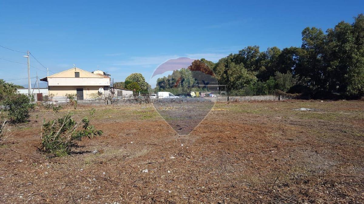 Terreno en Catania, Italy 7000 m² No. 329283