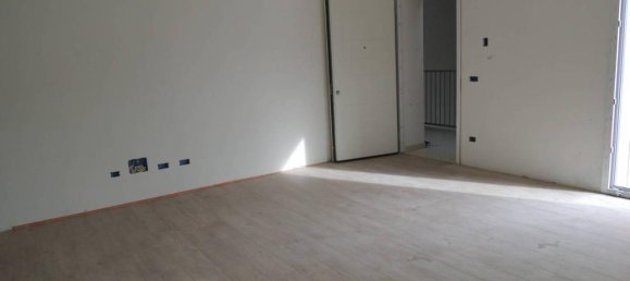 Apartamento de 4 habitaciónes en Castelfranco Emilia, Italy No. 176031 2