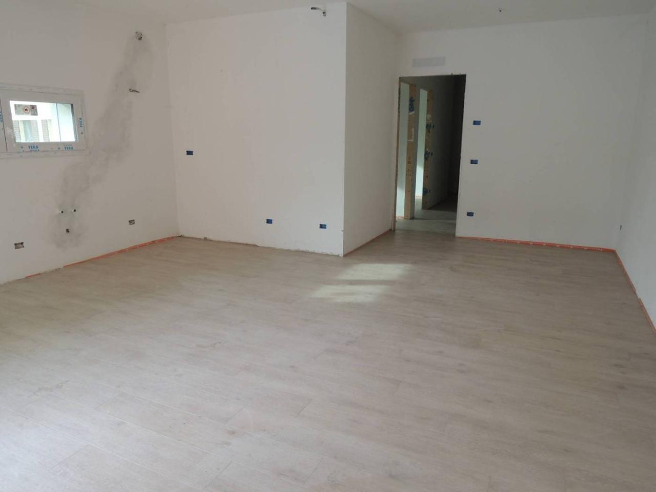 Apartamento de 4 habitaciónes en Castelfranco Emilia, Italy No. 176031