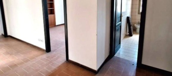 952m² Office in Spoleto, Italy No. 357565 4