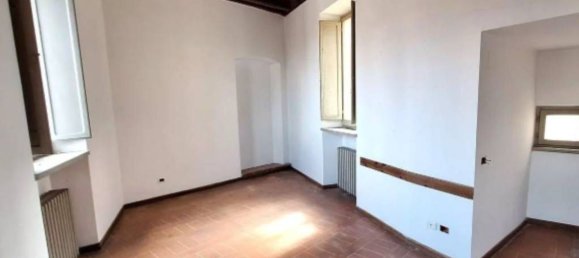 952m² Office in Spoleto, Italy No. 357565 12
