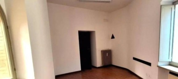 952m² Office in Spoleto, Italy No. 357565 6