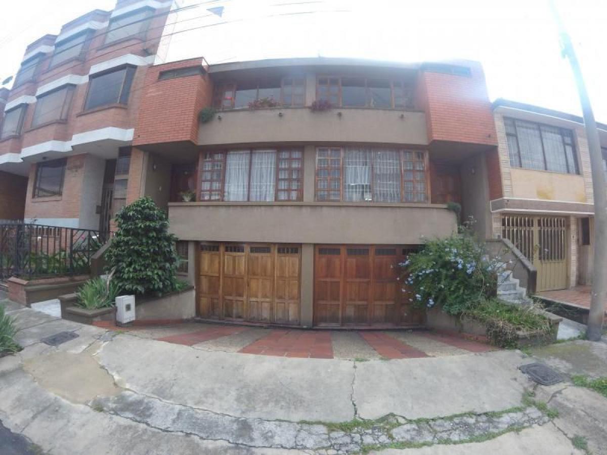 Casa de 4 dormitorios en Bogotá, Colombia No. 10222