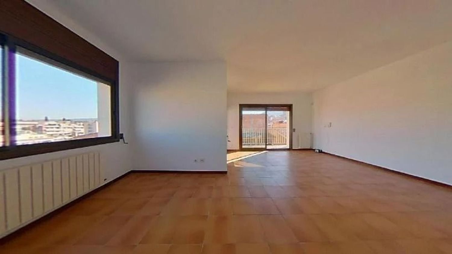 4 bedrooms Apartment in Montornes Del Valles, Spain No. 244384