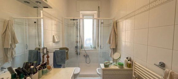 4 bedrooms Apartment in Genoa, Italy No. 339977 7