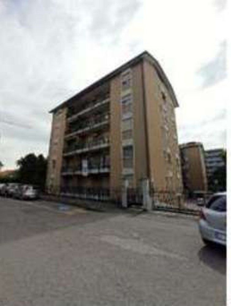 Apartamento de 7 habitaciónes en Monza, Italy No. 3731