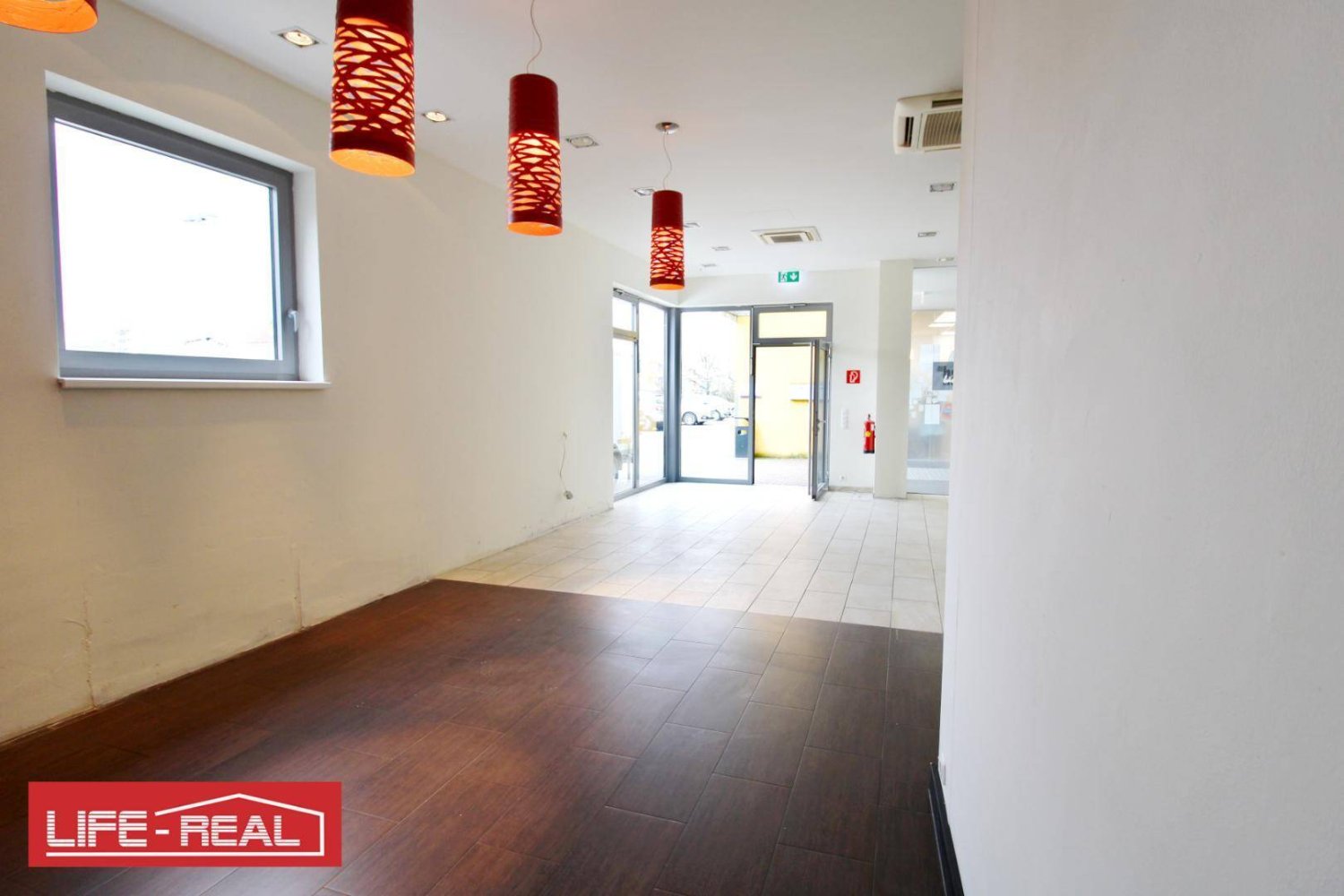 89m² Commercial property in Traun, Austria No. 138957