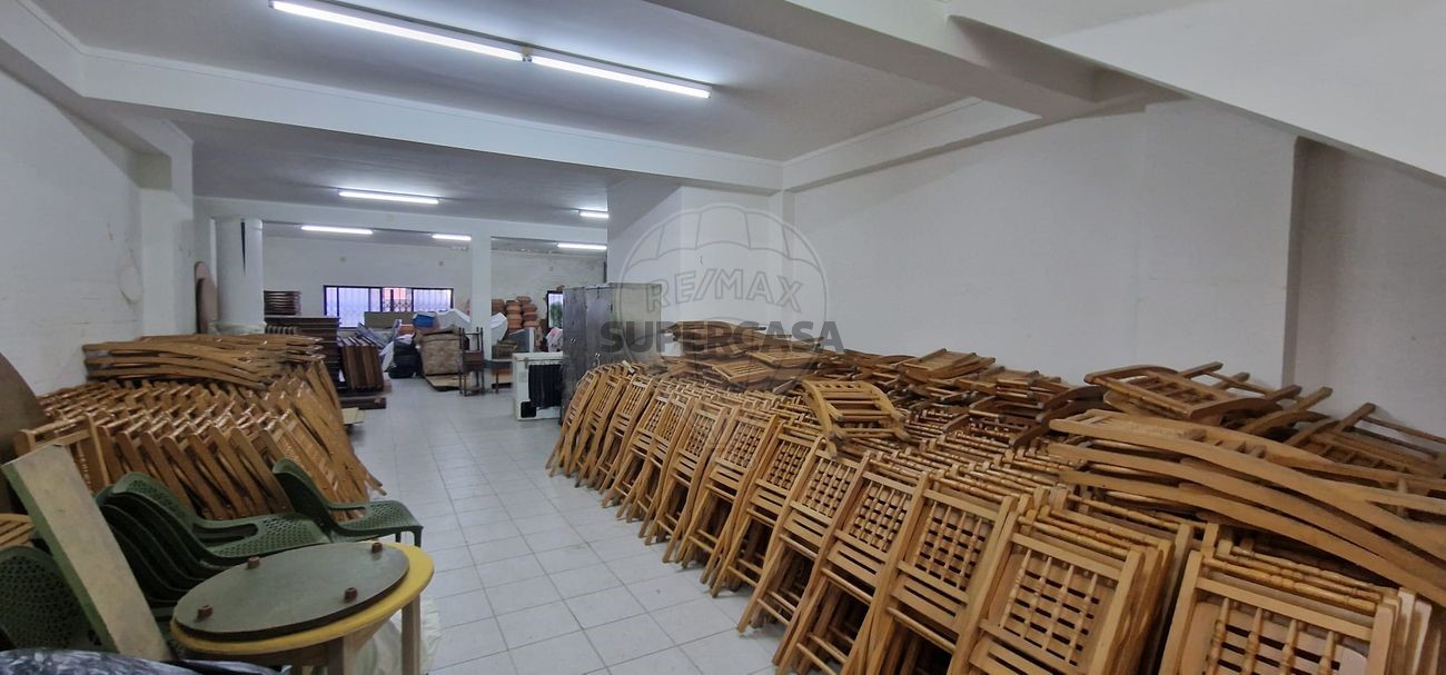 196m² Commercial property in Vila Verde, Portugal No. 220390