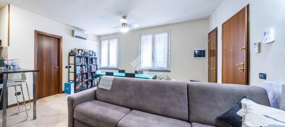 2 rooms Apartment in Reggio Emilia, Italy No. 2956 3