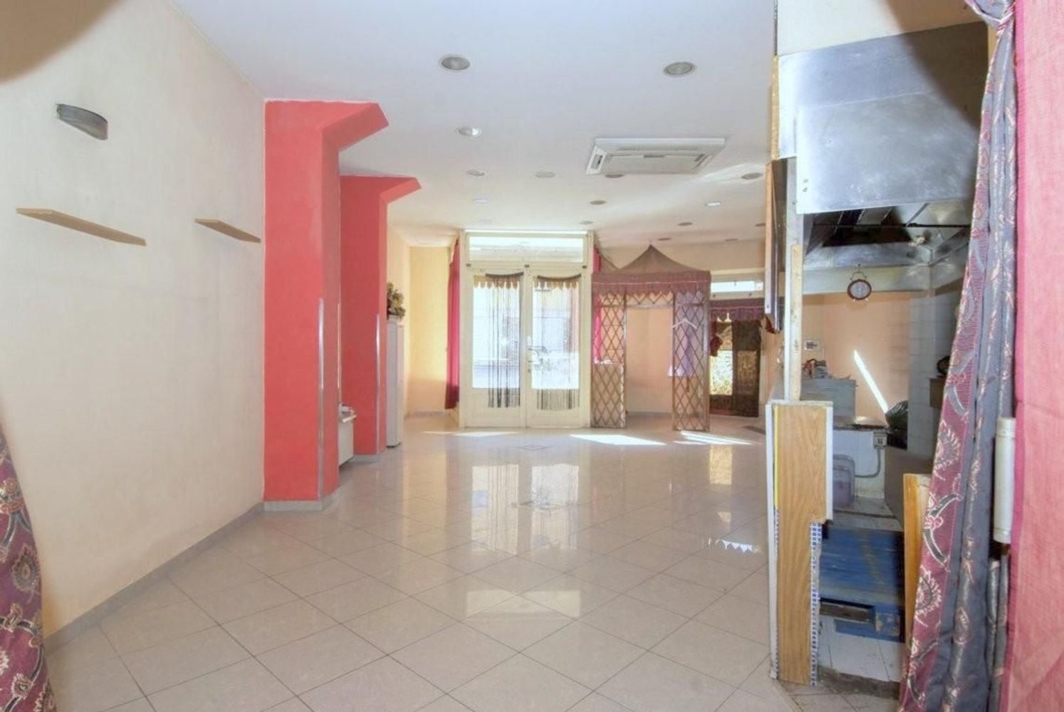  عقار تجاري في Poggibonsi, Italy 160متر مربع رقم 14247