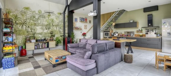 5 bedrooms House in Nantes, France No. 100899 2