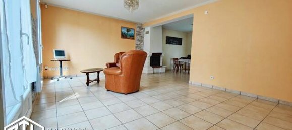 Casa de 3 dormitorios en Clichy-sous-Bois, France No. 136593 4