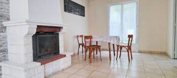 Casa de 3 dormitorios en Clichy-sous-Bois, France No. 136593 6