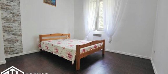 Casa de 3 dormitorios en Clichy-sous-Bois, France No. 136593 10