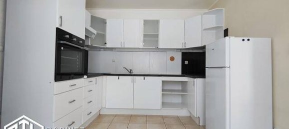 Casa de 3 dormitorios en Clichy-sous-Bois, France No. 136593 8