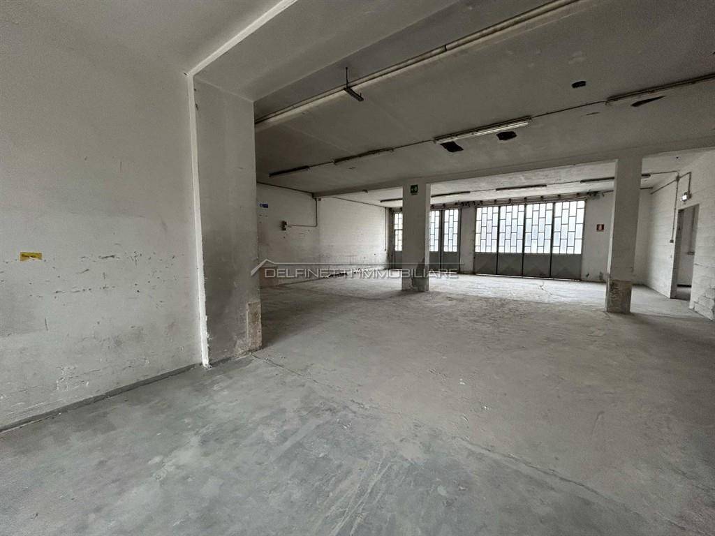 Armazém de 3 divisões em Alba, Italy N.º 152243