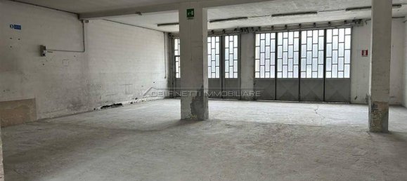 Armazém de 3 divisões em Alba, Italy N.º 152243 2