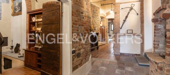 Замки и поместья с 7 спальнями в Лерма, Италия № 126694 3