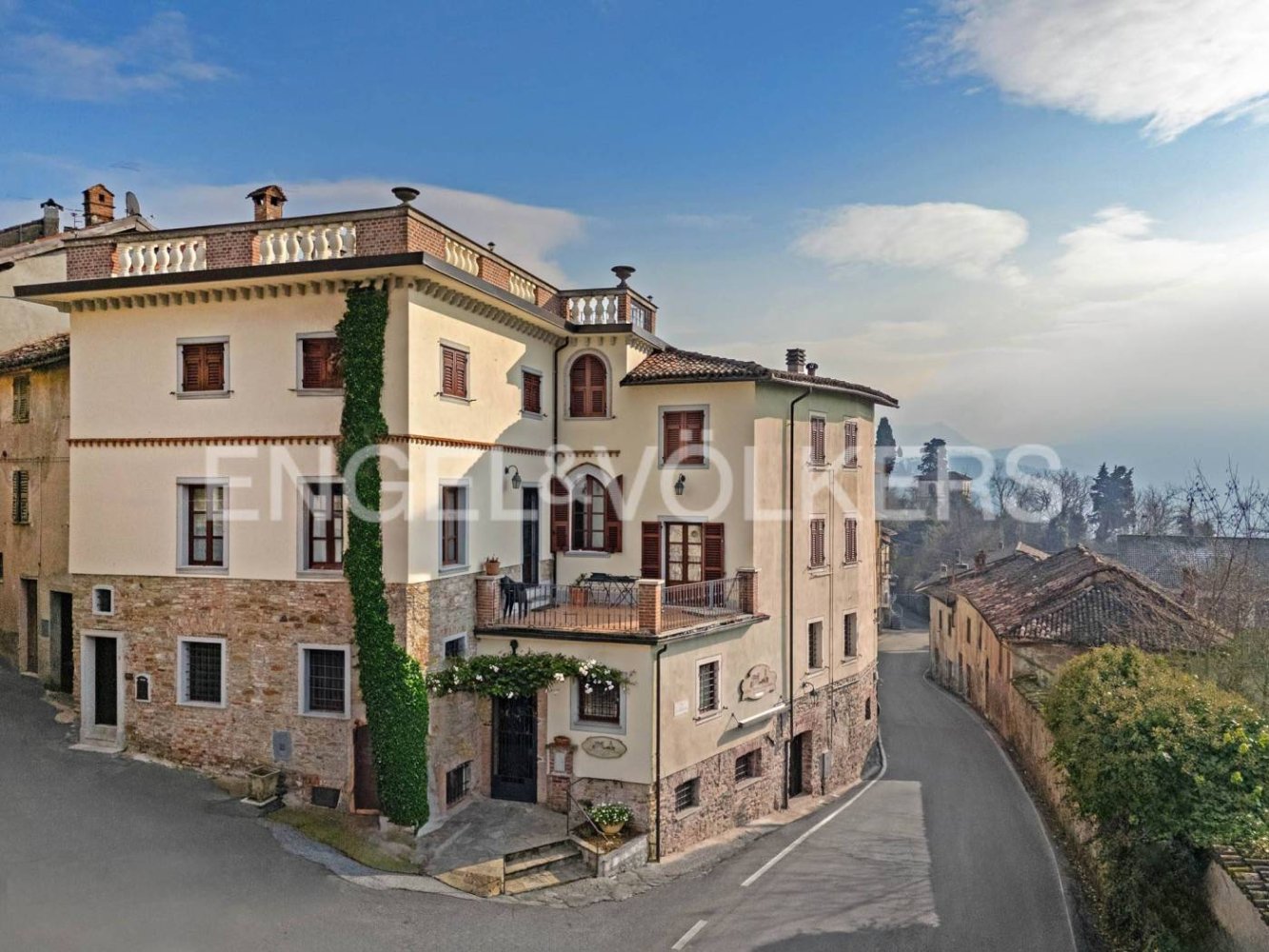 Замки и поместья с 7 спальнями в Лерма, Италия № 126694