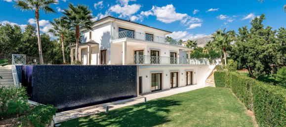 5 bedrooms Villa in Marbella, Spain No. 115104 14