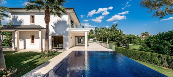 5 bedrooms Villa in Marbella, Spain No. 115104 2